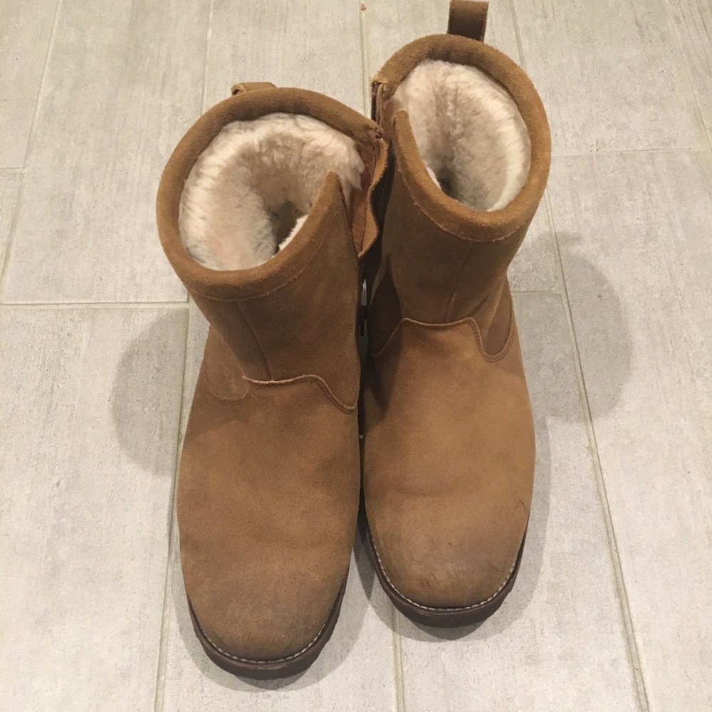 Ugg waterproof boots w/ sheepskin lining